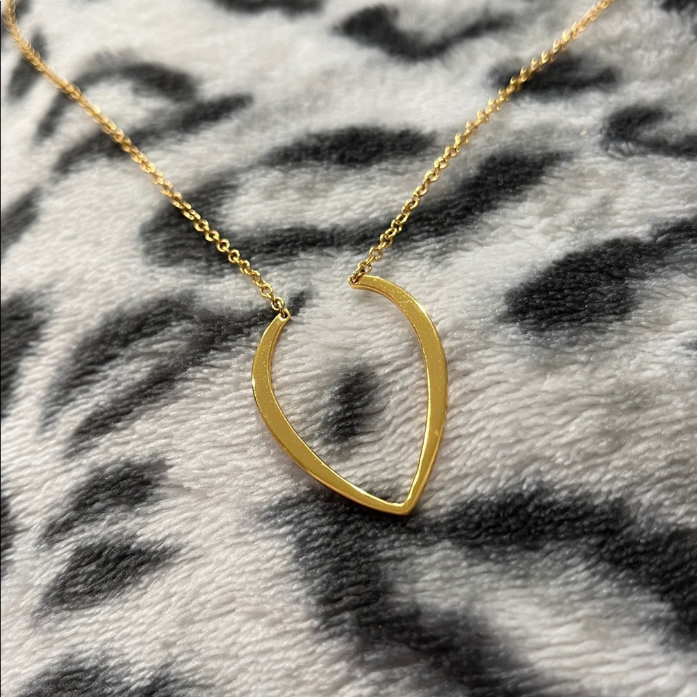 Gold Pointed Horseshoe Necklace